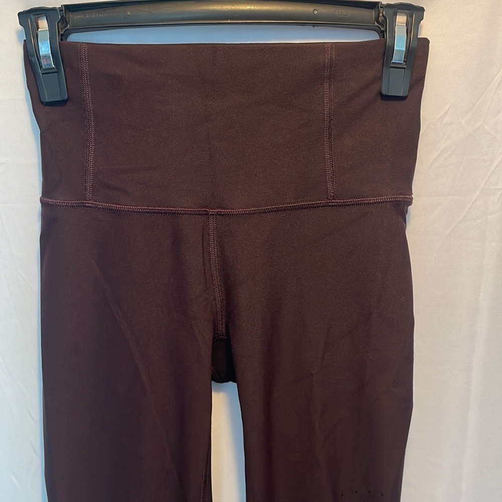 Excellent Condition Lululemon Dark Red Wine In Focus Tight Run Leggings Size 4 - Picture 2 of 12